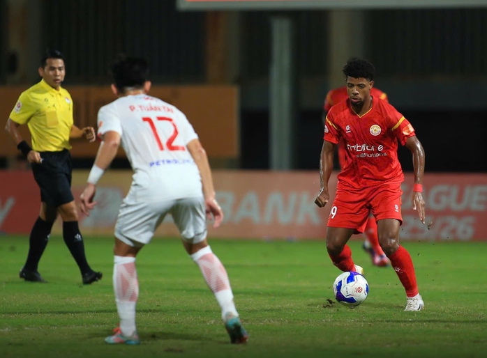 Màn rượt đuổi tỉ số ngoạn mục trên sân PVF - Ảnh 1.