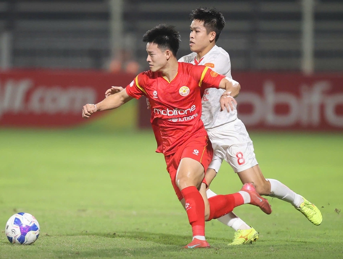 Màn rượt đuổi tỉ số ngoạn mục trên sân PVF - Ảnh 4.