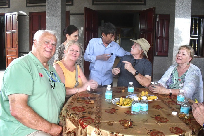 Rượu Hòa Long thơm cay nồng nàn - Ảnh 1.