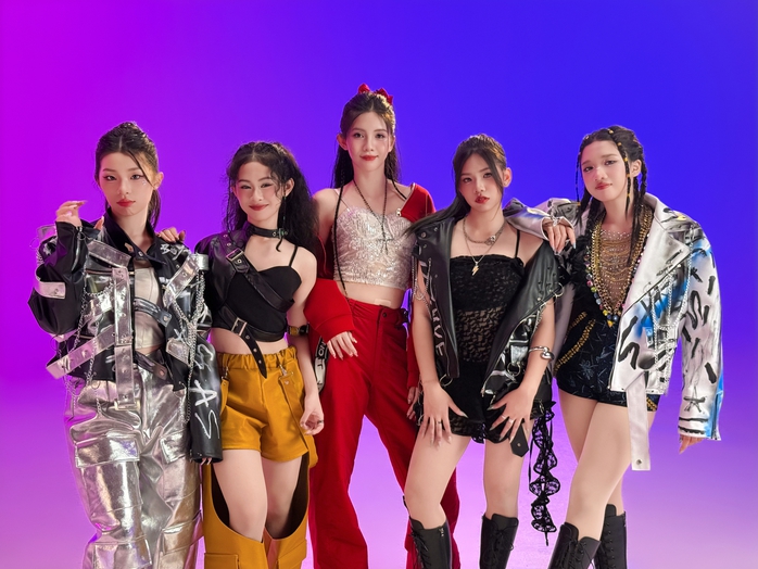 Một Việt Nam mới tinh đầy ấn tượng của V.STAR - Ảnh 2.