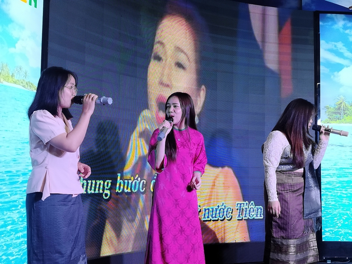 Giao lưu văn hóa giữa gia đình Việt và sinh viên Lào, Campuchia - Ảnh 1.