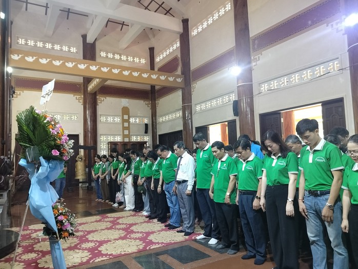 Sinh viên Lào, Campuchia cùng gia đình Việt dâng hương tưởng nhớ Anh hùng liệt sĩ Võ Thị Sáu - Ảnh 5.