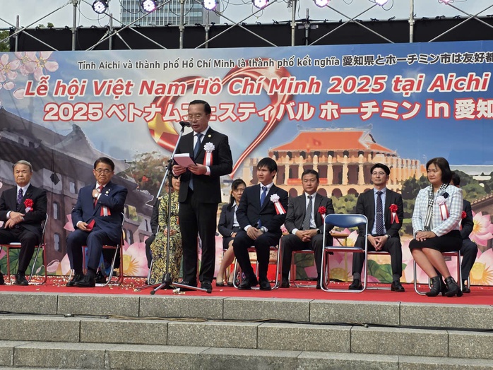 Đông Hùng, Võ Hạ Trâm hội ngộ tại Lễ hội Việt Nam - TP HCM ở Nhật Bản - Ảnh 1.