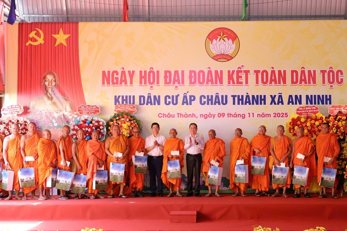 Chủ tịch Quốc hội Trần Thanh Mẫn: Ấp mạnh , xã mạnh thì thành phố mới mạnh - Ảnh 4.