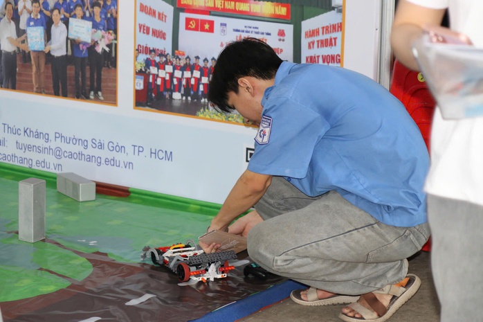 Sinh viên tìm kiếm cơ hội thực tập, cơ hội việc làm tại Job Link 2025 - Ảnh 5.