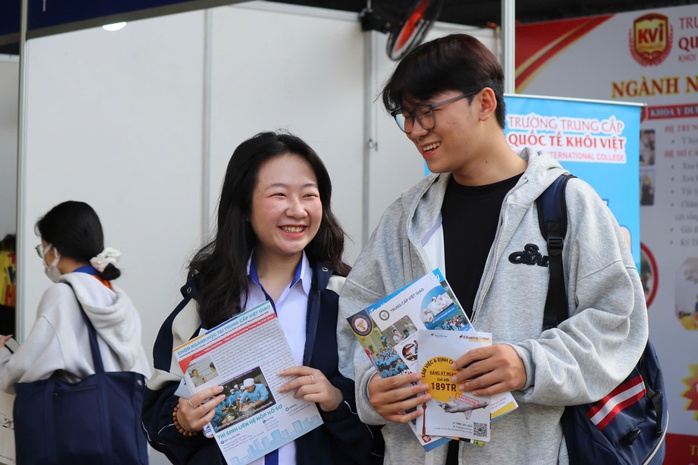 Sinh viên tìm kiếm cơ hội thực tập, cơ hội việc làm tại Job Link 2025 - Ảnh 4.