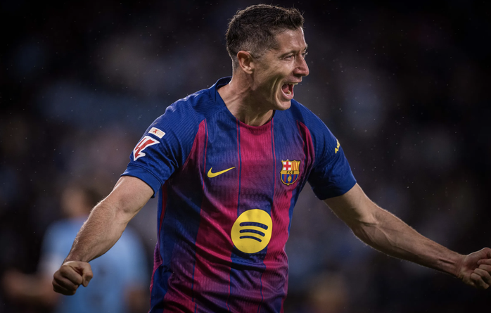 Lewandowski lập hat-trick, Barcelona ngược dòng hạ  Celta trận cầu 6 bàn - Ảnh 2.