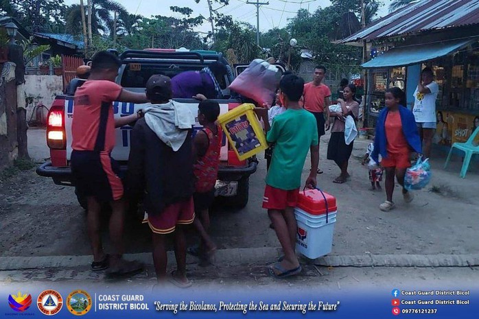 Bão Fung Wong tăng cấp thần tốc thành siêu bão, Philippines xả nước hàng loạt đập quan trọng - Ảnh 2. Bão Fung Wong tăng cấp thần tốc thành siêu bão, Philippines xả nước hàng loạt đập quan trọng - Ảnh 2.