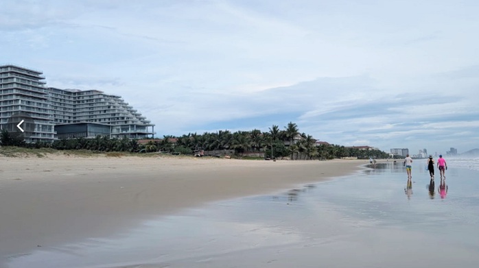 Thi thể nam giới trôi dạt vào bờ biển Đà Nẵng - Ảnh 1.