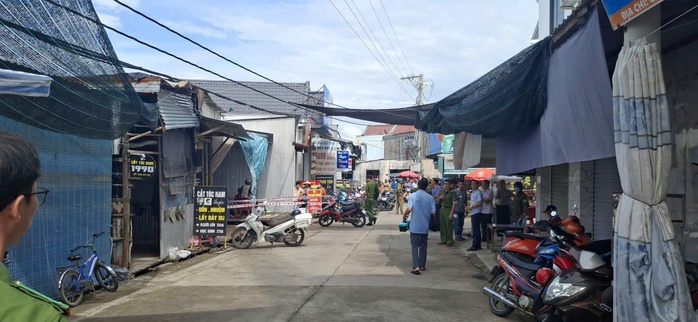 Diễn biến mới vụ 2 mẹ con tử vong tại nhà riêng ở Cà Mau - Ảnh 1.