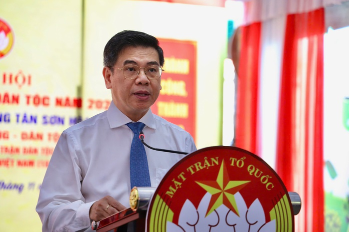 Người dân phố Tân Sơn Hòa “cầm tay chỉ việc” công nghệ số - Ảnh 1.