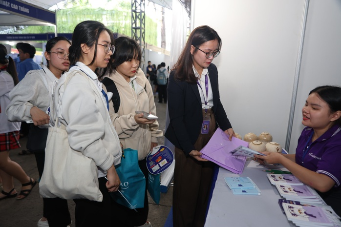 Job Link 2025: Cơ hội học bổng “0 đồng” và việc làm gia sư  - Ảnh 1.