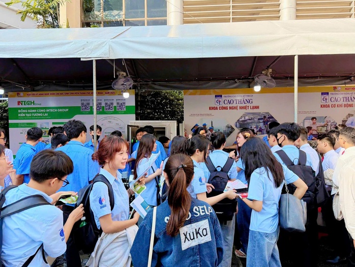 10 nhóm ngành “khó thay thế” trong thời đại AI - Ảnh 3.