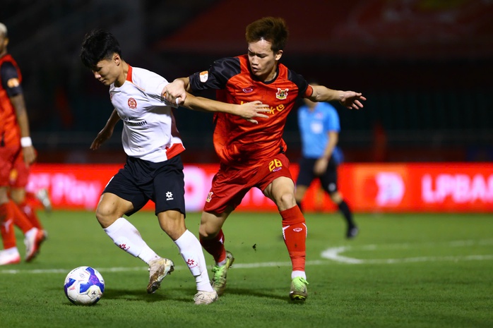 Kịch tính trên sân Thống Nhất, CLB Công an TP HCM suýt thắng Ninh Bình - Ảnh 2.