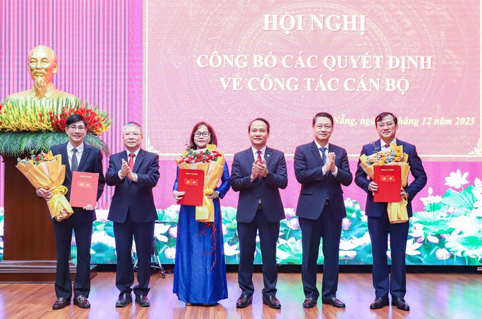 Đà Nẵng công bố nhiều quyết định nhân sự chủ chốt - Ảnh 1.