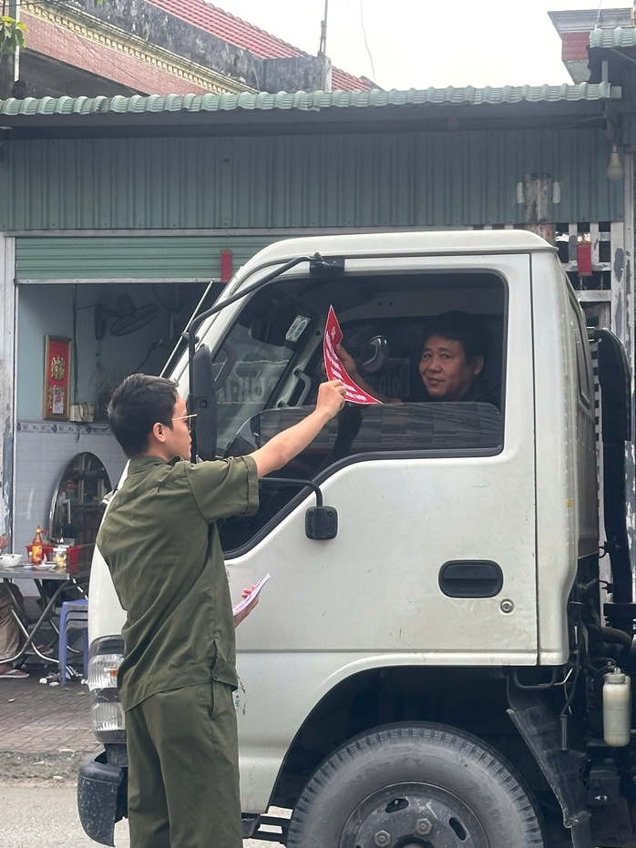 Bất ngờ hình ảnh tuyến đường xuyên tâm Biên Hòa ngày đầu cấm xe tải trên 5 tấn - Ảnh 2.