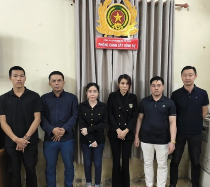 Công an TPHCM vạch trần cách thức điều hành mại dâm của cựu tiếp viên hàng không - Ảnh 2.