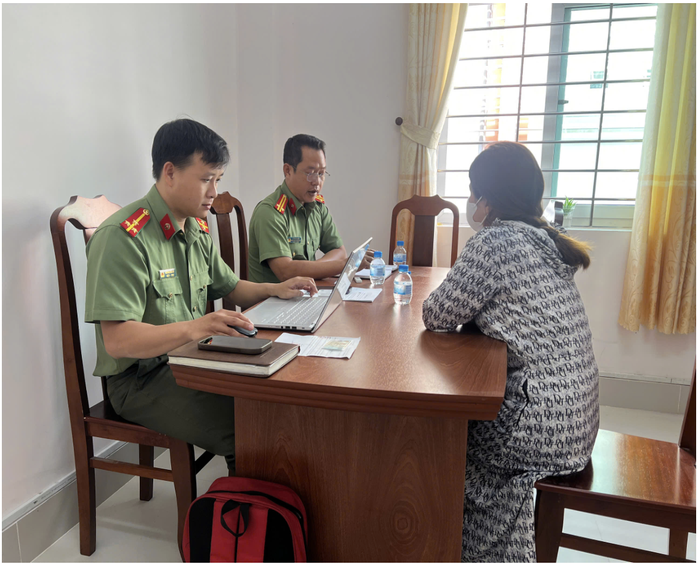 Vĩnh Long: Nữ Facebooker bị xử phạt vì xuyên tạc công tác hỗ trợ miền Trung - Ảnh 1.