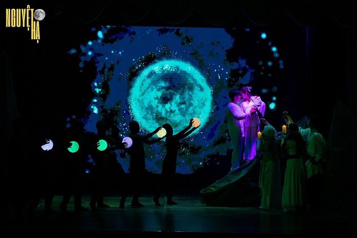 Giữ bản sắc trong cuộc đua thử nghiệm - Ảnh 2.