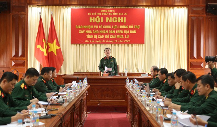 Bộ đội Gia Lai thần tốc dựng nhà mới cho người dân bị sập nhà - Ảnh 1.