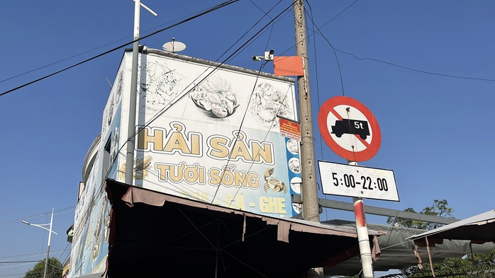 Bất ngờ hình ảnh tuyến đường xuyên tâm Biên Hòa ngày đầu cấm xe tải trên 5 tấn - Ảnh 5.