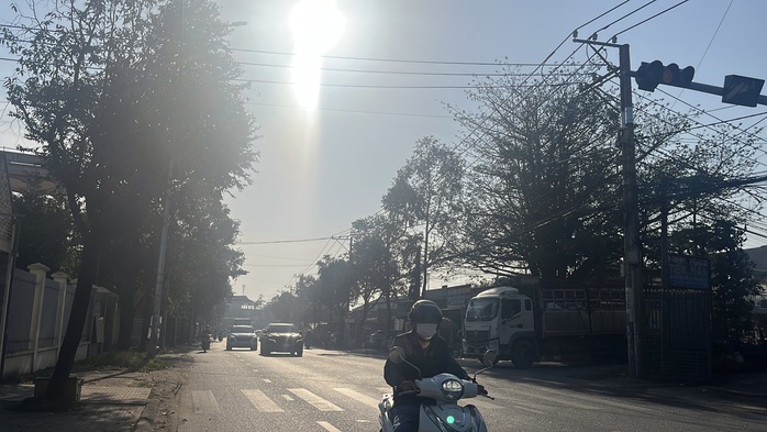 Bất ngờ hình ảnh tuyến đường xuyên tâm Biên Hòa ngày đầu cấm xe tải trên 5 tấn - Ảnh 7.