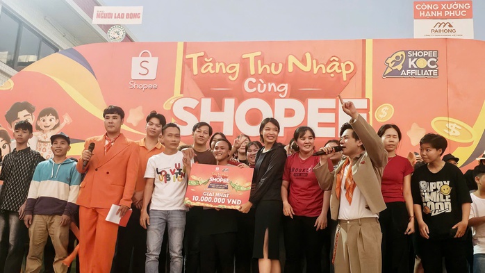 Tham dự chương trình "Công xưởng hạnh phúc", nữ công nhân vỡ òa khi bốc thăm trúng tủ lạnh 10 triệu - Ảnh 5.