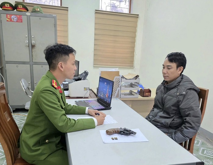 Mang súng đến đám cưới người cùng xã bắn chỉ thiên để “góp thêm niềm vui” - Ảnh 1.