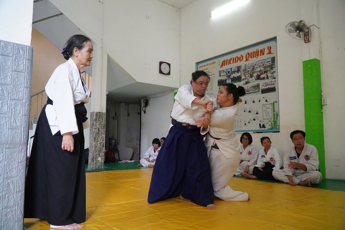 NHỮNG NGƯỜI VẼ LẠI ĐỜI MÌNH: Hành trình rực rỡ của Bình Thuận - Ảnh 2.