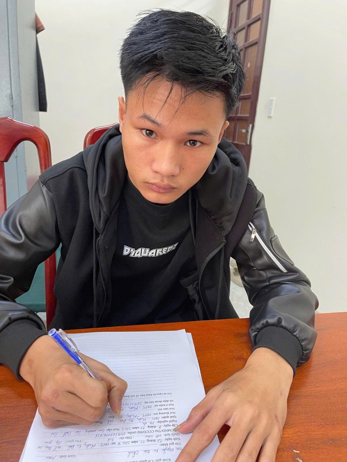 Tạm giữ hình sự đối tượng đánh nhau tại quán bi-a khiến bạn tử vong ở Ba Đồn - Ảnh 1. Tạm giữ hình sự đối tượng đánh nhau tại quán bi-a khiến bạn tử vong ở Ba Đồn - Ảnh 1.