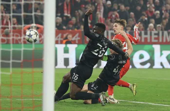 Lennart Karl lập kỷ lục Champions League, Bayern ngược dòng hạ Sporting - Ảnh 5.