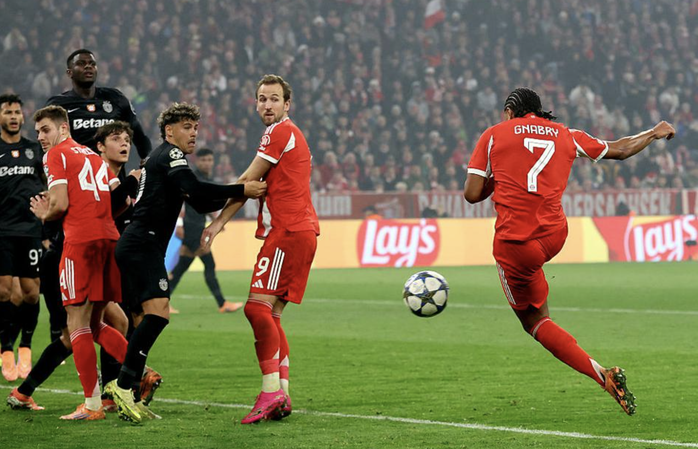 Lennart Karl lập kỷ lục Champions League, Bayern ngược dòng hạ Sporting - Ảnh 4.