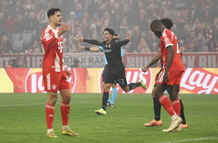 Lennart Karl lập kỷ lục Champions League, Bayern ngược dòng hạ Sporting - Ảnh 3.