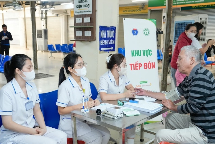 Miễn viện phí và BHYT: "Lá chắn an sinh" giúp giảm nghèo bền vững - Ảnh 4.