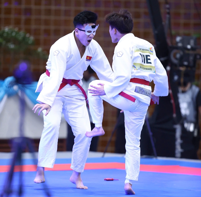 SEA Games 33 ngày 10-12: Đoàn Việt Nam giành huy chương đầu tiên - Ảnh 1.