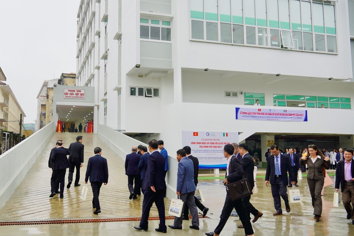 Khánh thành công trình khám chữa bệnh kỹ thuật cao hơn 171 tỉ đồng - Ảnh 1.