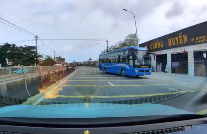 Tài xế xe khách Thành Đạt bị phạt gần 20 triệu vì chạy ngược chiều trên quốc lộ 1 - Ảnh 1.