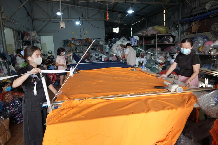 TPHCM tăng cường giám sát lương, thưởng Tết Bính Ngọ 2026 - Ảnh 2.