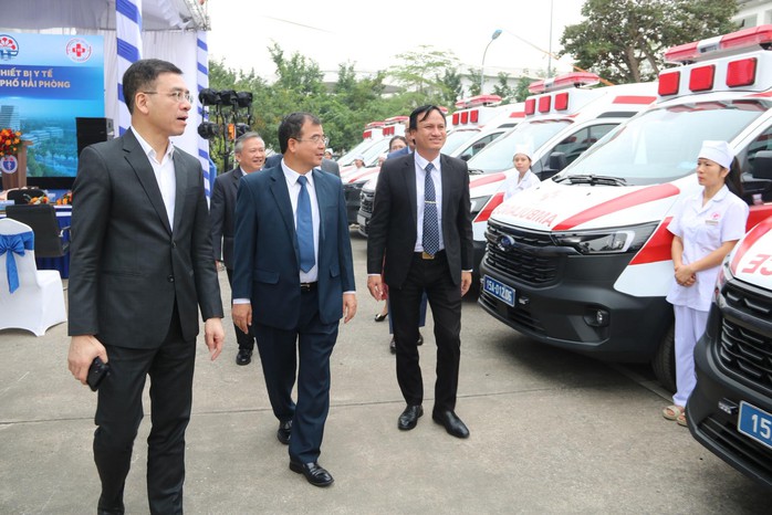 Hải Phòng tiếp nhận 15 xe cứu thương hiện đại với giá trị hơn 26 tỷ đồng - Ảnh 2. Hải Phòng tiếp nhận 15 xe cứu thương hiện đại với giá trị hơn 26 tỷ đồng - Ảnh 2.