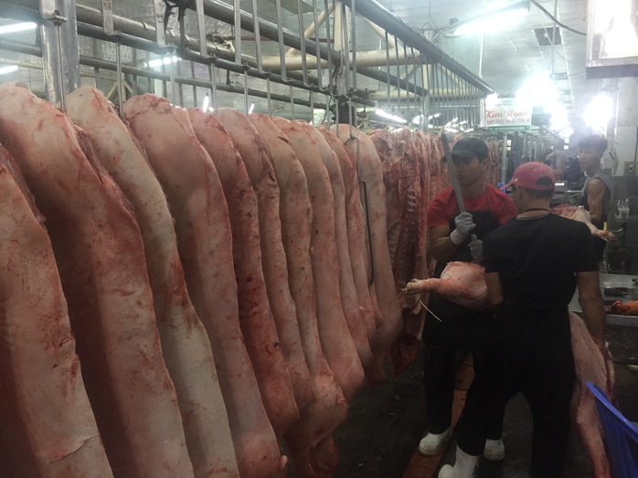 Giá heo hơi hôm nay, 11-12: Diễn biến mới tại chợ đầu mối - Ảnh 1.