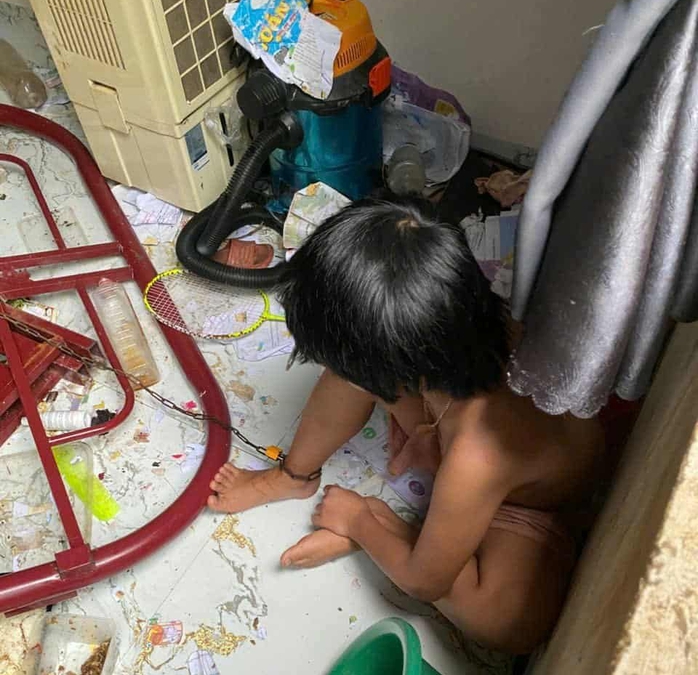 Nghi vấn cha xích nhốt con , bỏ đói Hai bé gái ở Đắk Lắk gây phẫn nộ - Ảnh 3. Nghi vấn cha xích nhốt con , bỏ đói Hai bé gái ở Đắk Lắk gây phẫn nộ - Ảnh 3.