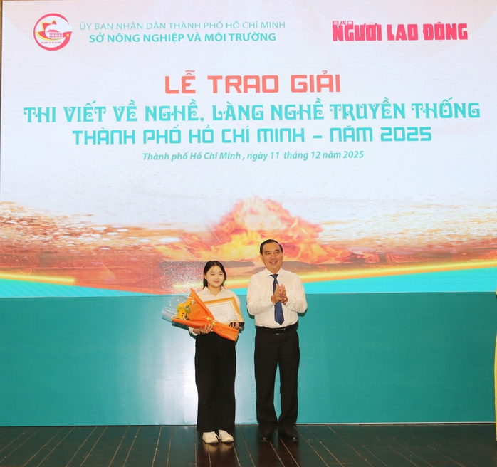 Trao giải Cuộc thi viết về nghề, làng nghề truyền thống TPHCM năm 2025 - Ảnh 3.