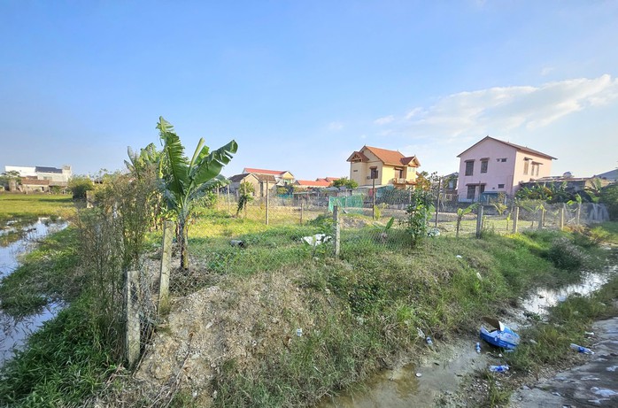 Khu đất công 1.500 m² được gia đình cựu Bí thư phường thuê với giá chỉ 500.000 đồng/năm - Ảnh 1.