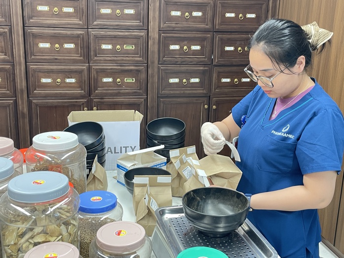 Đông y Việt Nam đứng trước yêu cầu chuẩn hóa di sản - Ảnh 4.