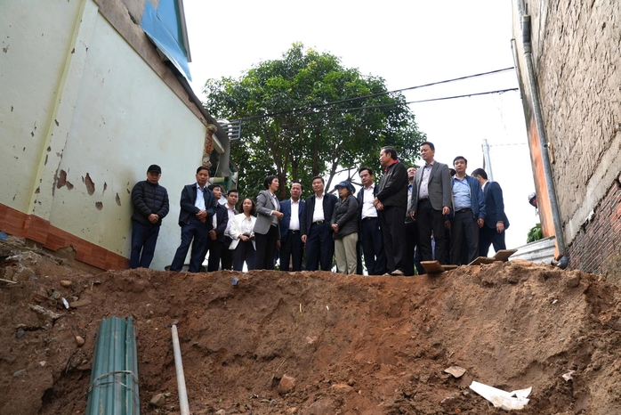 Chủ tịch Quảng Trị báo cáo Thủ tướng về chậm sửa 12 nhà dân do sạt lở - Ảnh 1. Chủ tịch Quảng Trị báo cáo Thủ tướng về chậm sửa 12 nhà dân do sạt lở - Ảnh 1.