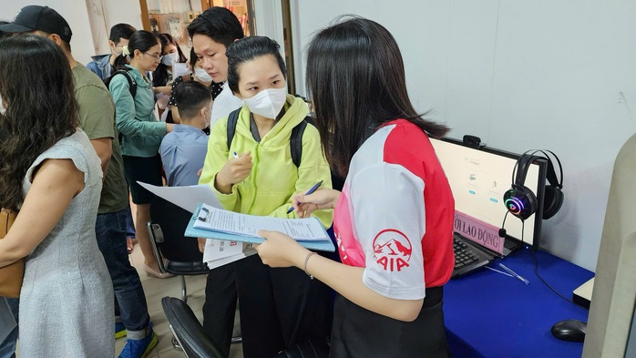 TPHCM cần 18.000 lao động dịp cuối năm: Doanh nghiệp nào đang tuyển mạnh? - Ảnh 2.