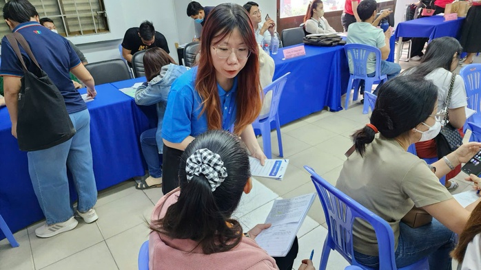 TPHCM cần 18.000 lao động dịp cuối năm: Doanh nghiệp nào đang tuyển mạnh? - Ảnh 1.