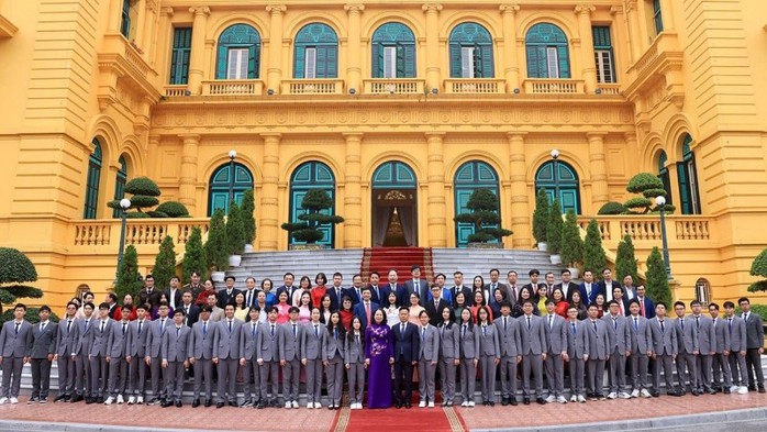 24 học sinh có thành tích xuất sắc nhận Huân chương Lao động - Ảnh 3.