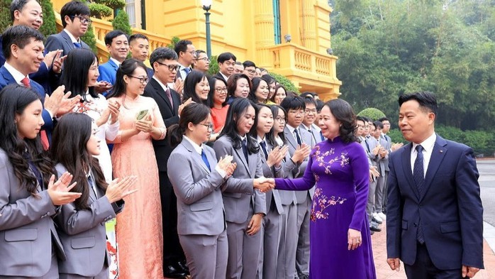 24 học sinh có thành tích xuất sắc nhận Huân chương Lao động - Ảnh 1.