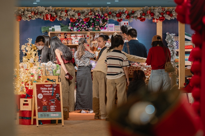 TP HCM lần đầu có làng giáng sinh - Ảnh 5.